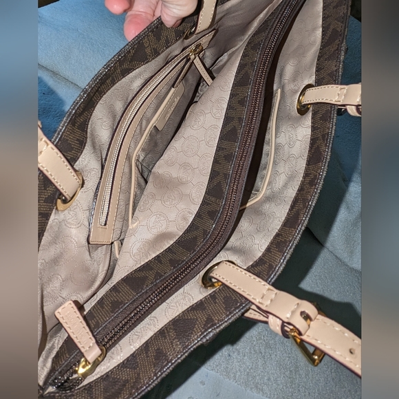 Michael Kors East West Jet Set signature logo tote bag - Picture 12 of 13